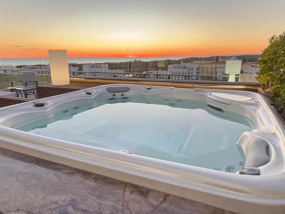 Outdoor spa tub