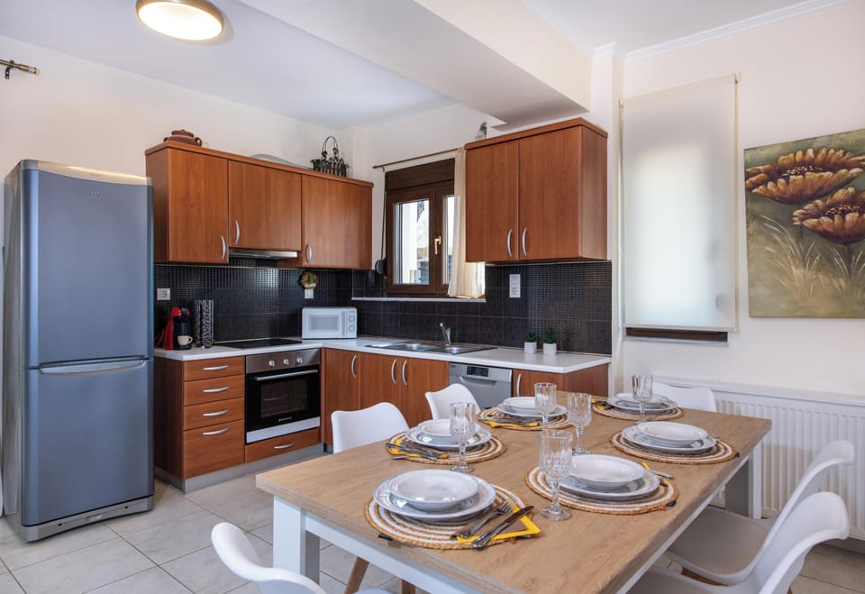 Open plan area consisted of the dining table and kitchen!