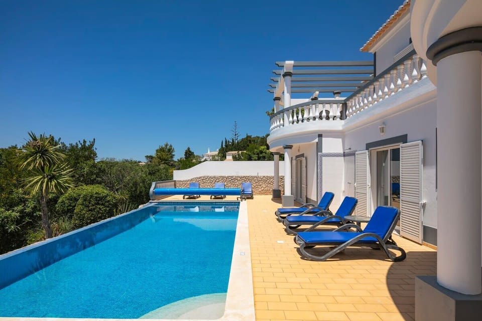 Pool and sun beds