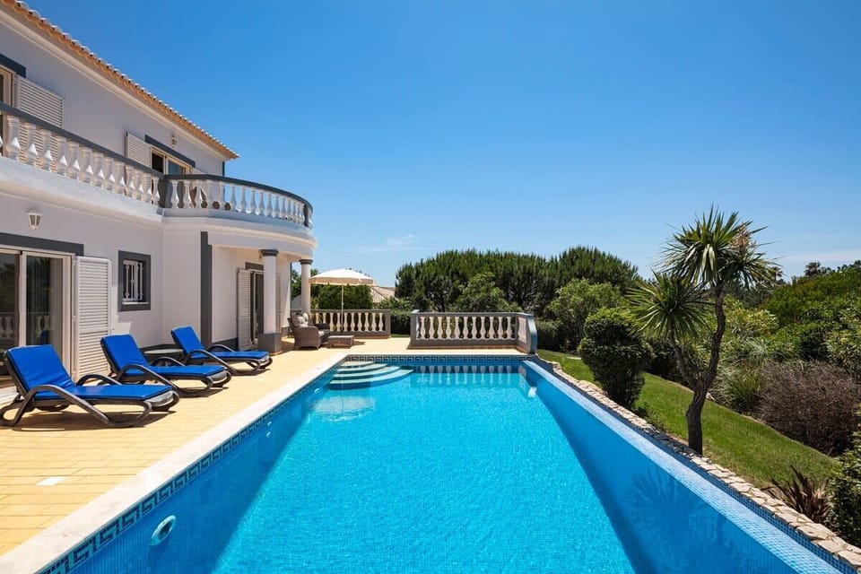 Pool and sun beds