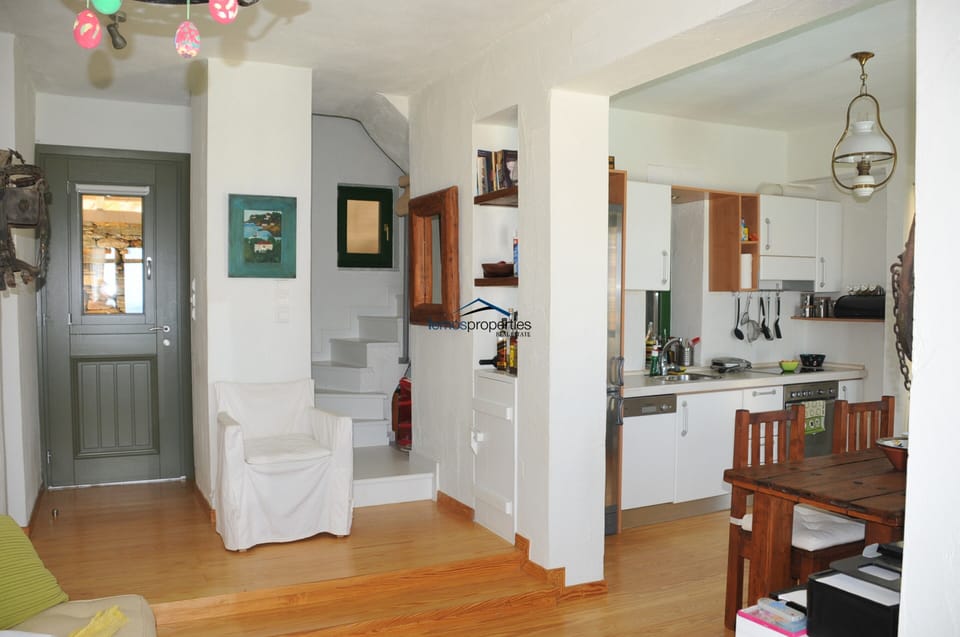 The entrance, kitchen and dining area