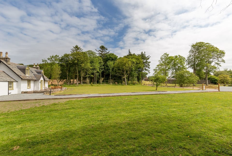 Home Farm Cottage - Cosy Cottage with Log Burner - Sleeps 5
