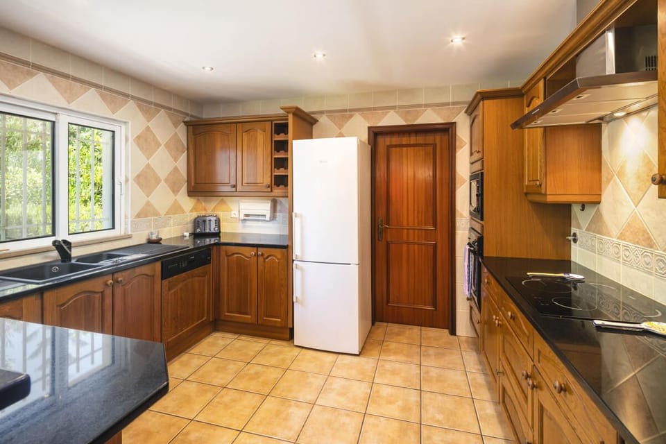 Carvoeiro Rentals Casa Caravela kitchen