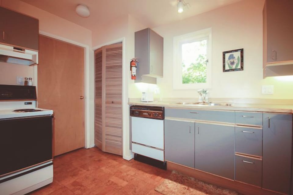 Deluxe Suite, 1 Queen Bed with Sofa bed, Non Smoking (Garden) | Iron/ironing board, WiFi (free), bed sheets