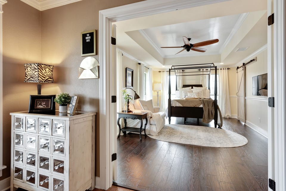 The Crosby | Premium bedding, pillowtop beds, individually decorated