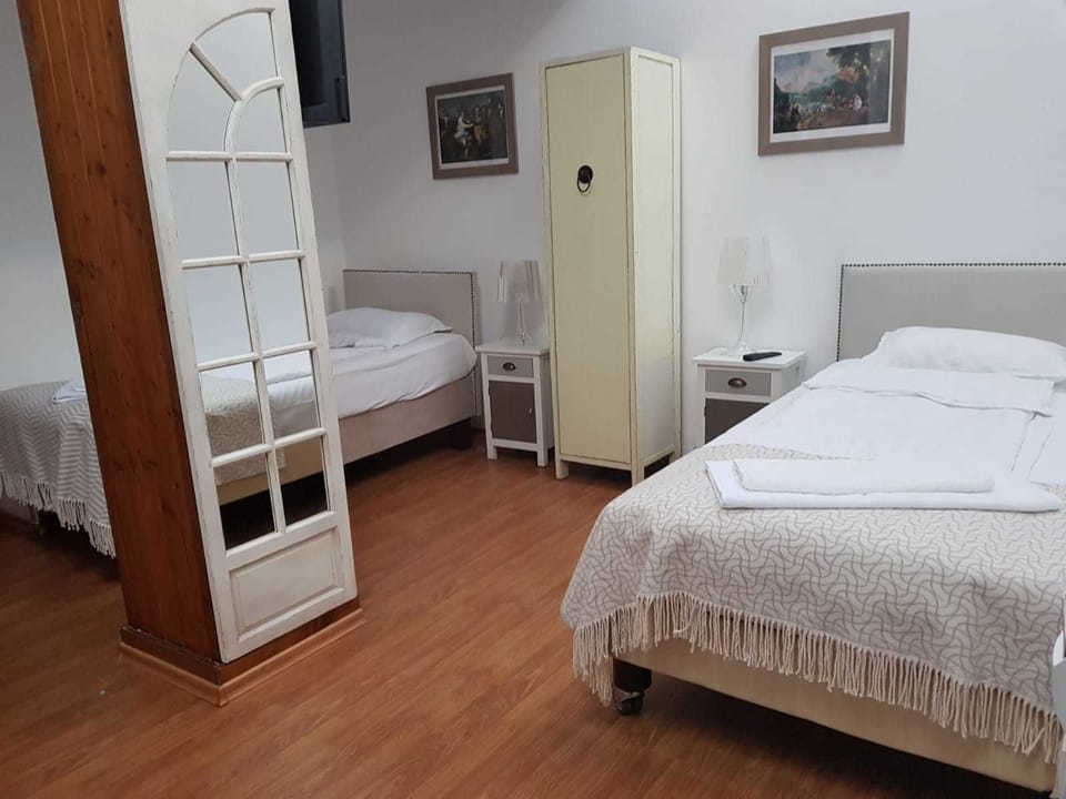Free WiFi, bed sheets