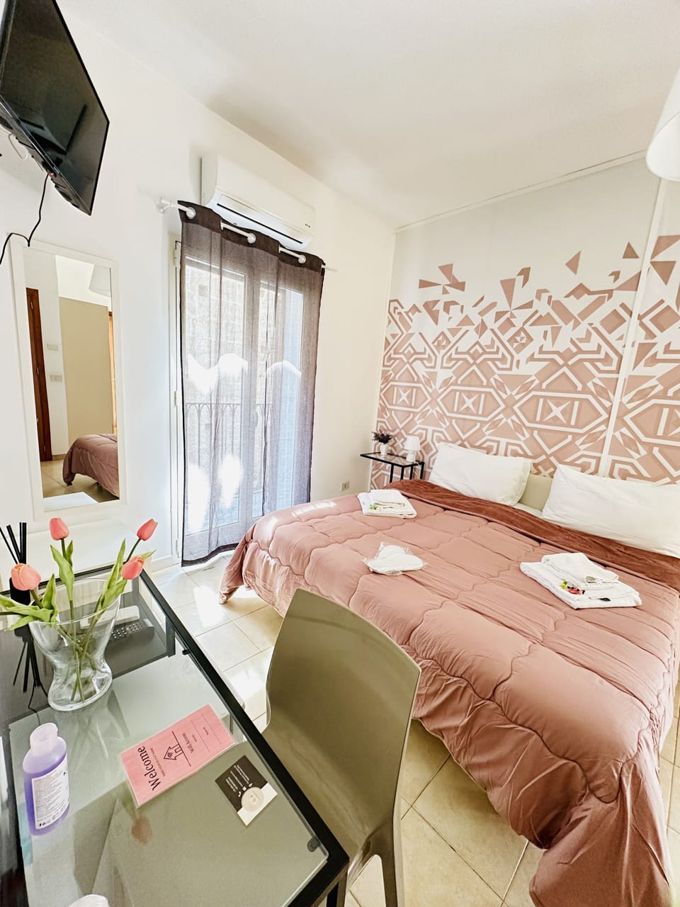 Comfort Double Room, City View (Pozzillo) | Minibar, individually decorated, desk, blackout drapes