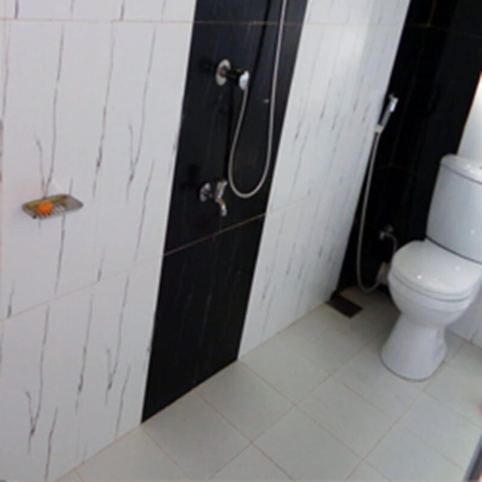 Comfort Double or Twin Room, Garden View | Bathroom | Shower, free toiletries, towels