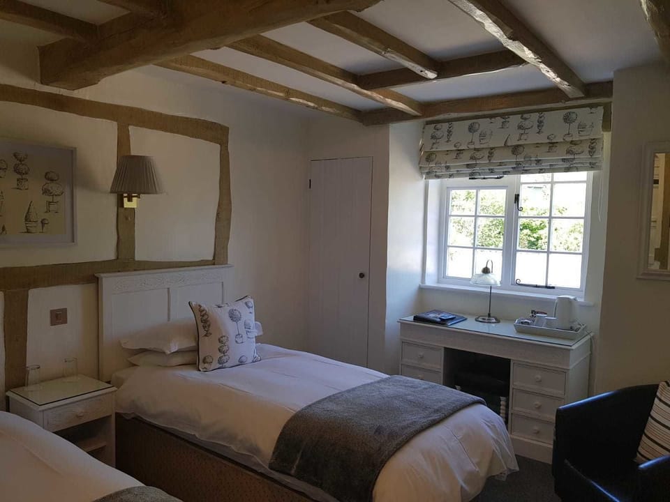 Twin Room, 2 Twin Beds | Desk, iron/ironing board, free WiFi, bed sheets
