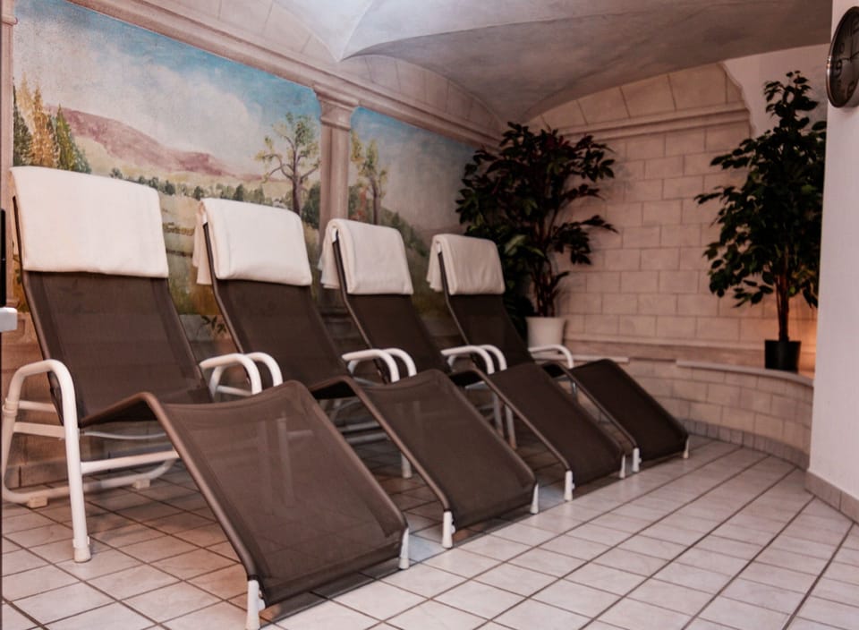 Sauna, steam room