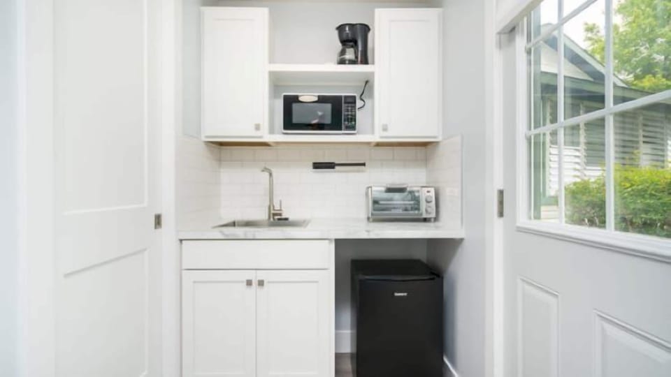Cabin | Private kitchen | Coffee/tea maker, fridge