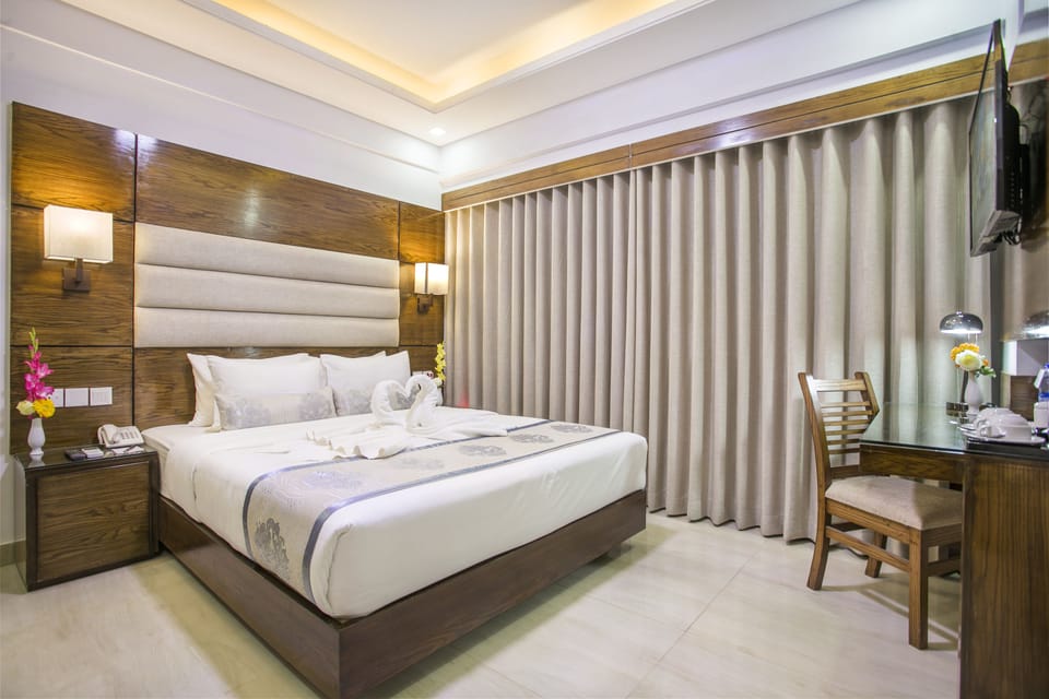 Standard Suite, Multiple Beds, Non Smoking, River View | Minibar, in-room safe, desk, blackout drapes