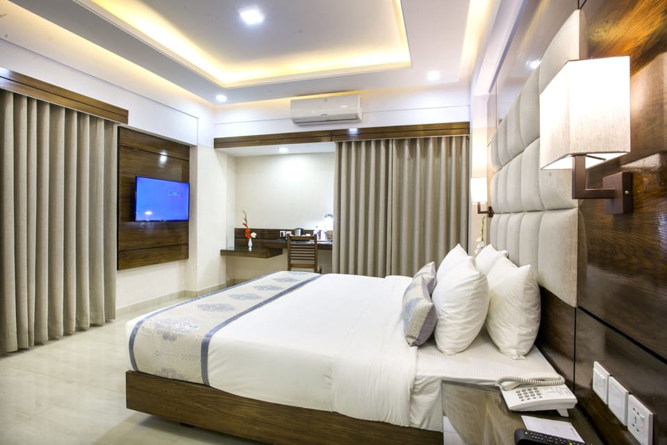 Minibar, in-room safe, desk, blackout drapes