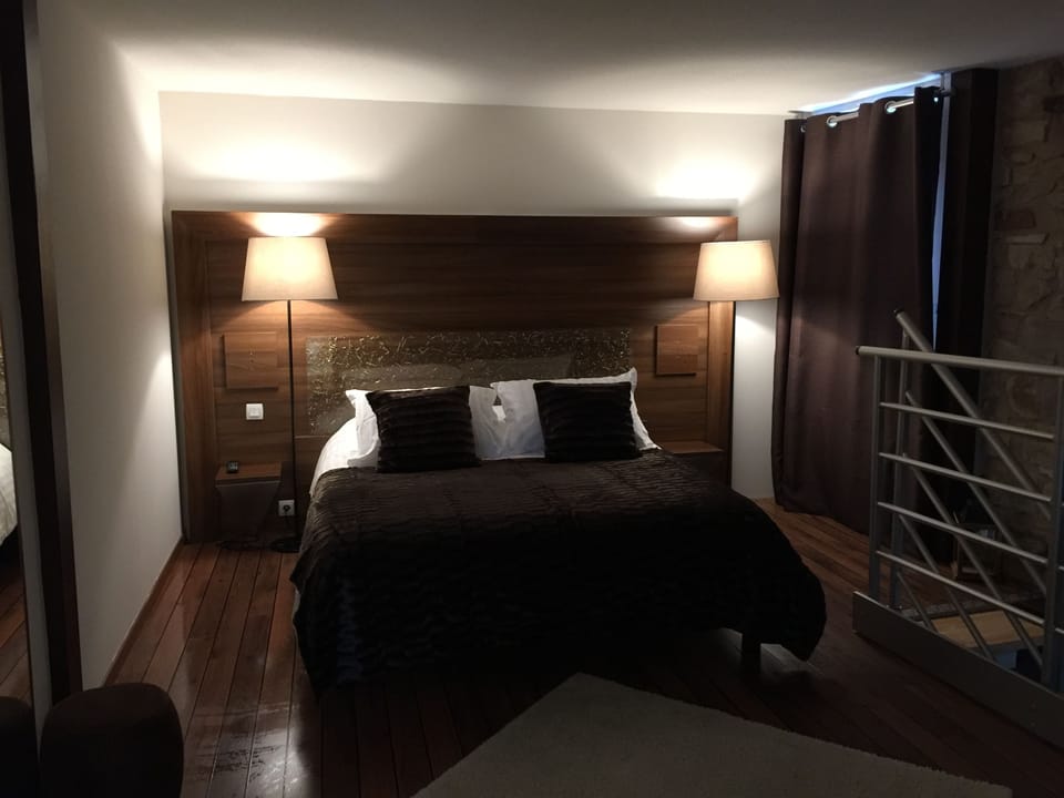 Suite, 1 Queen Bed, Non Smoking | In-room safe, blackout drapes, soundproofing, cribs (free)