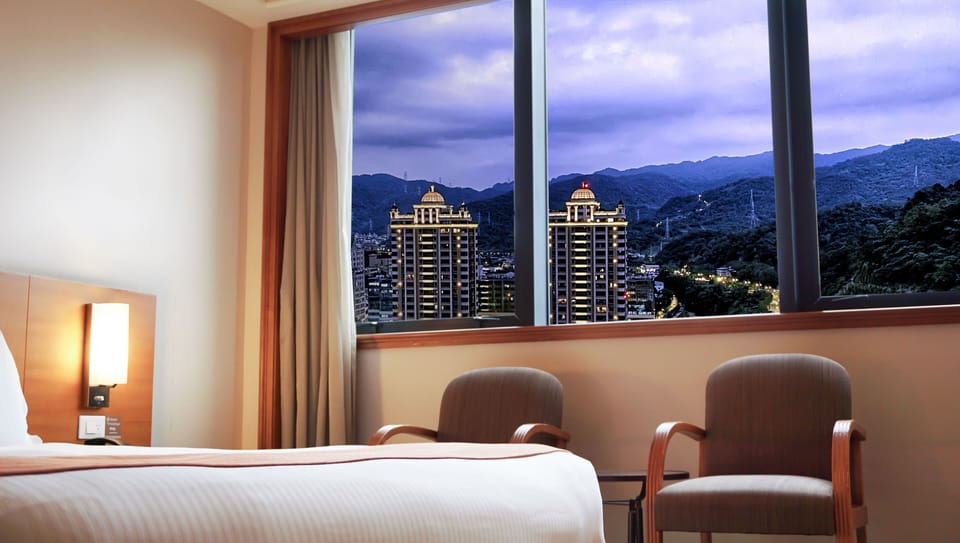 Classic Triple Room | Minibar, desk, blackout drapes, soundproofing