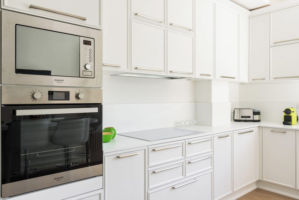 Apartment, 3 Bedrooms | Private kitchen | Fridge, oven, stovetop, cookware/dishes/utensils