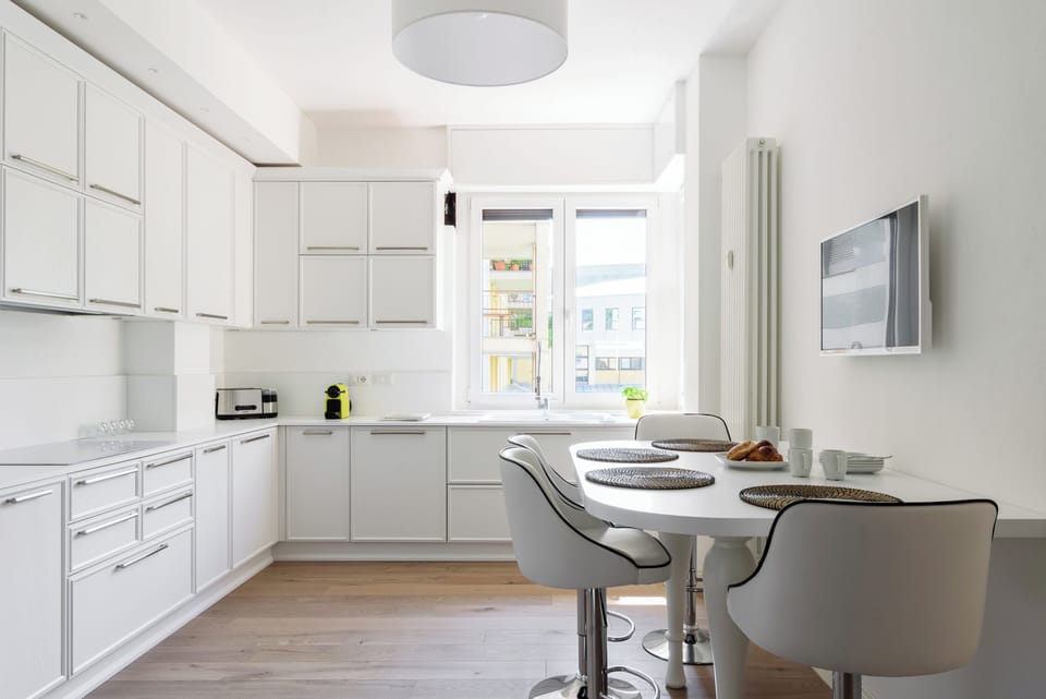 Apartment, 3 Bedrooms | Private kitchen | Fridge, oven, stovetop, cookware/dishes/utensils