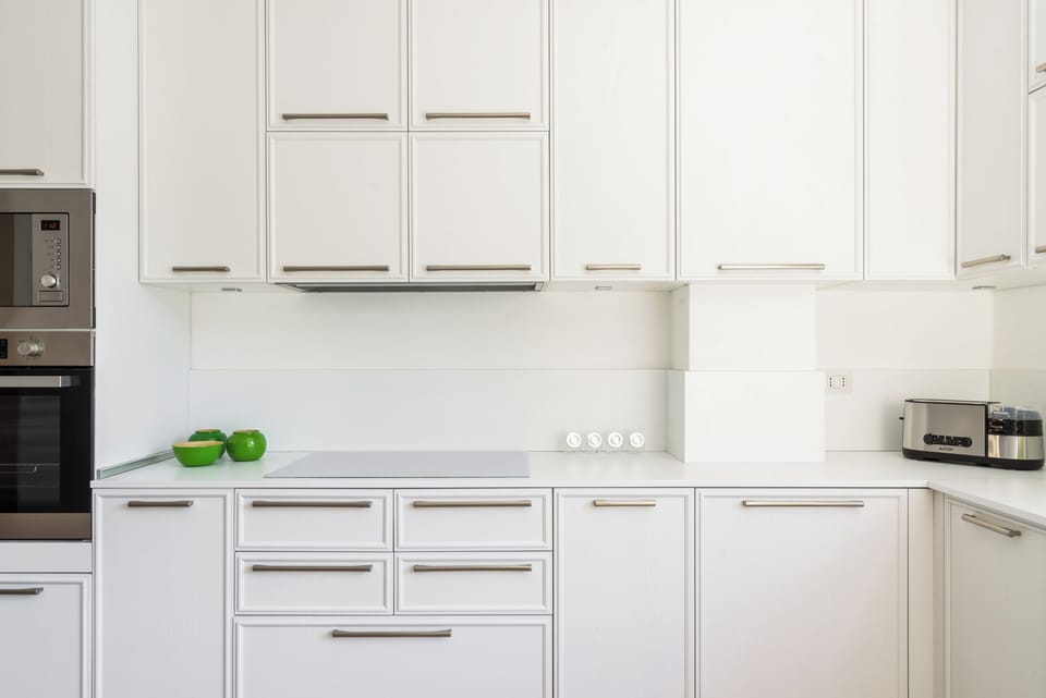 Apartment, 3 Bedrooms | Private kitchen | Fridge, oven, stovetop, cookware/dishes/utensils