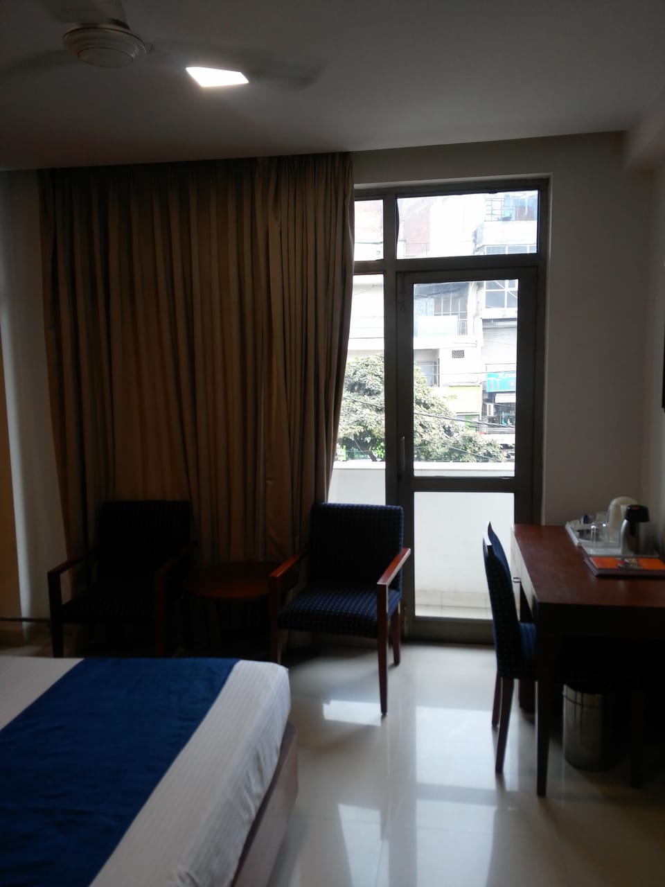 Executive Double Room | Minibar, in-room safe, soundproofing, iron/ironing board