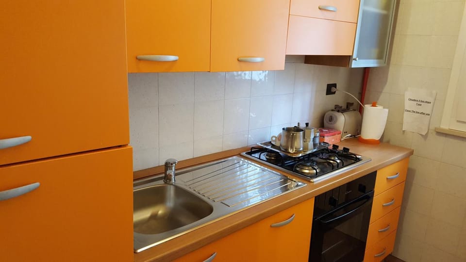 Stovetop, espresso maker, coffee/tea maker, electric kettle
