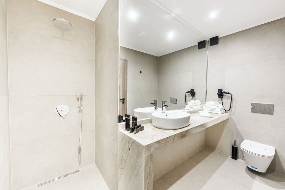 Villa, Pool View | Bathroom | Combined shower/tub, free toiletries, hair dryer, bathrobes