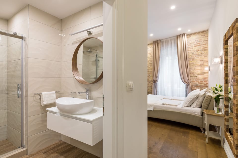 Deluxe Double Room, Park View | Bathroom | Shower, hydromassage showerhead, free toiletries, hair dryer