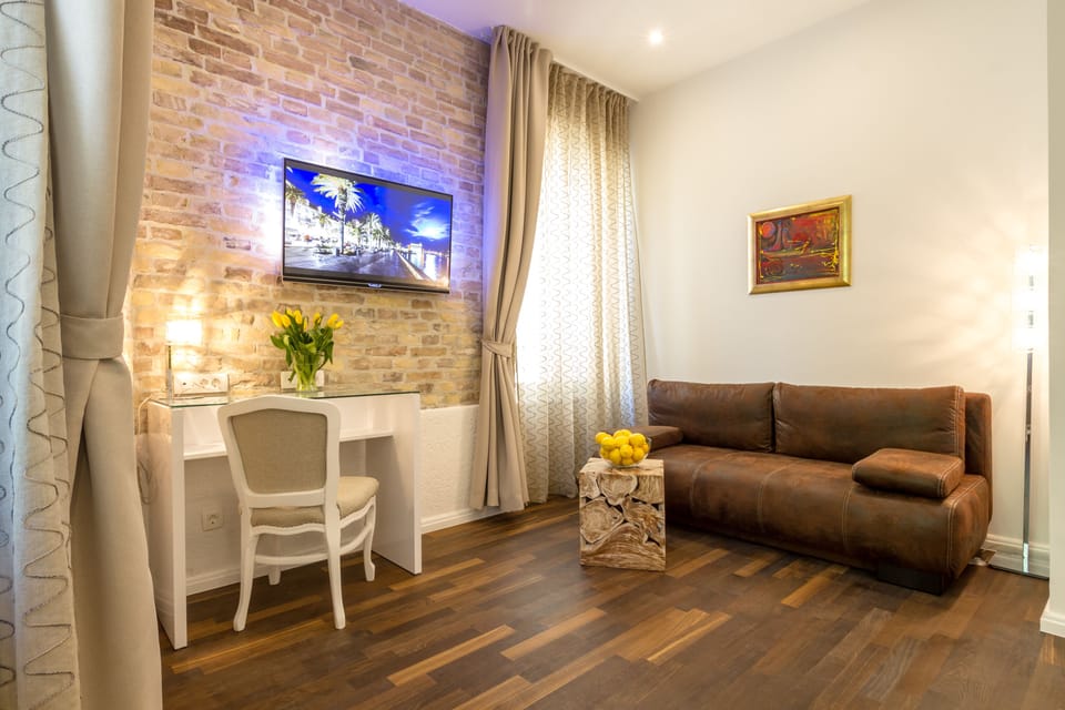 Deluxe Double Room (Extra Bed) | Premium bedding, memory foam beds, minibar, in-room safe