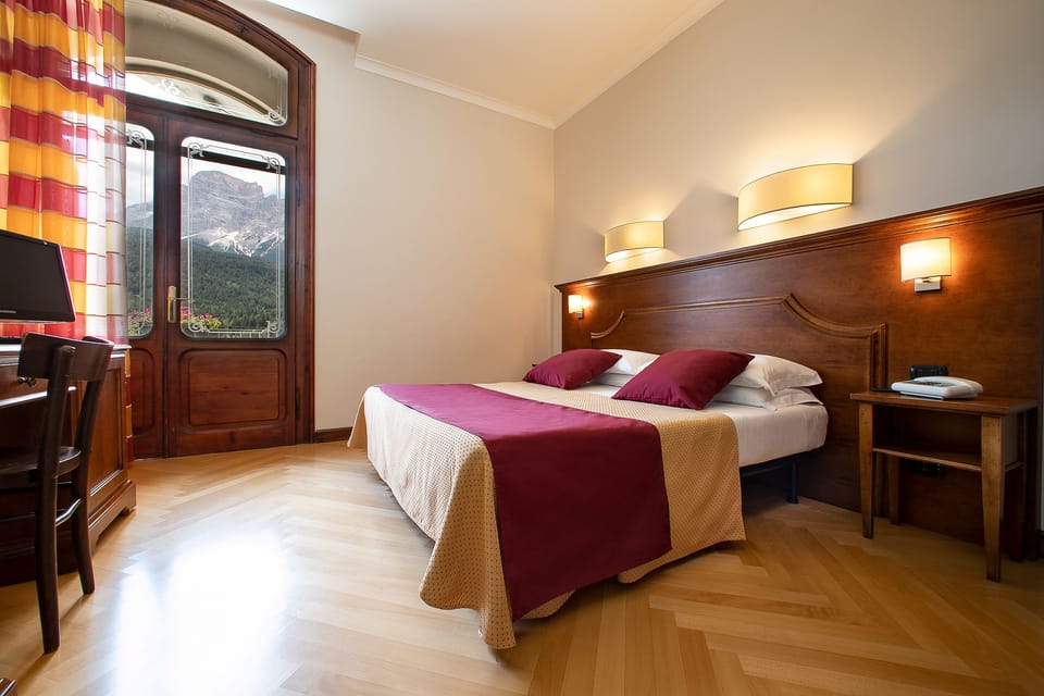In-room safe, desk, soundproofing, cribs/infant beds