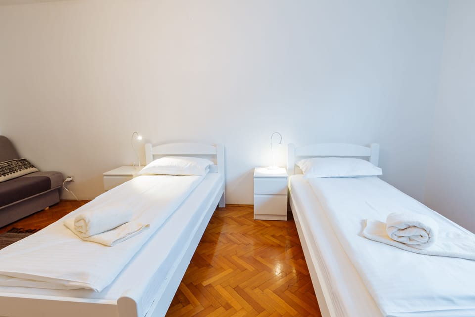 Standard Twin Room, Shared Bathroom | Free WiFi, bed sheets