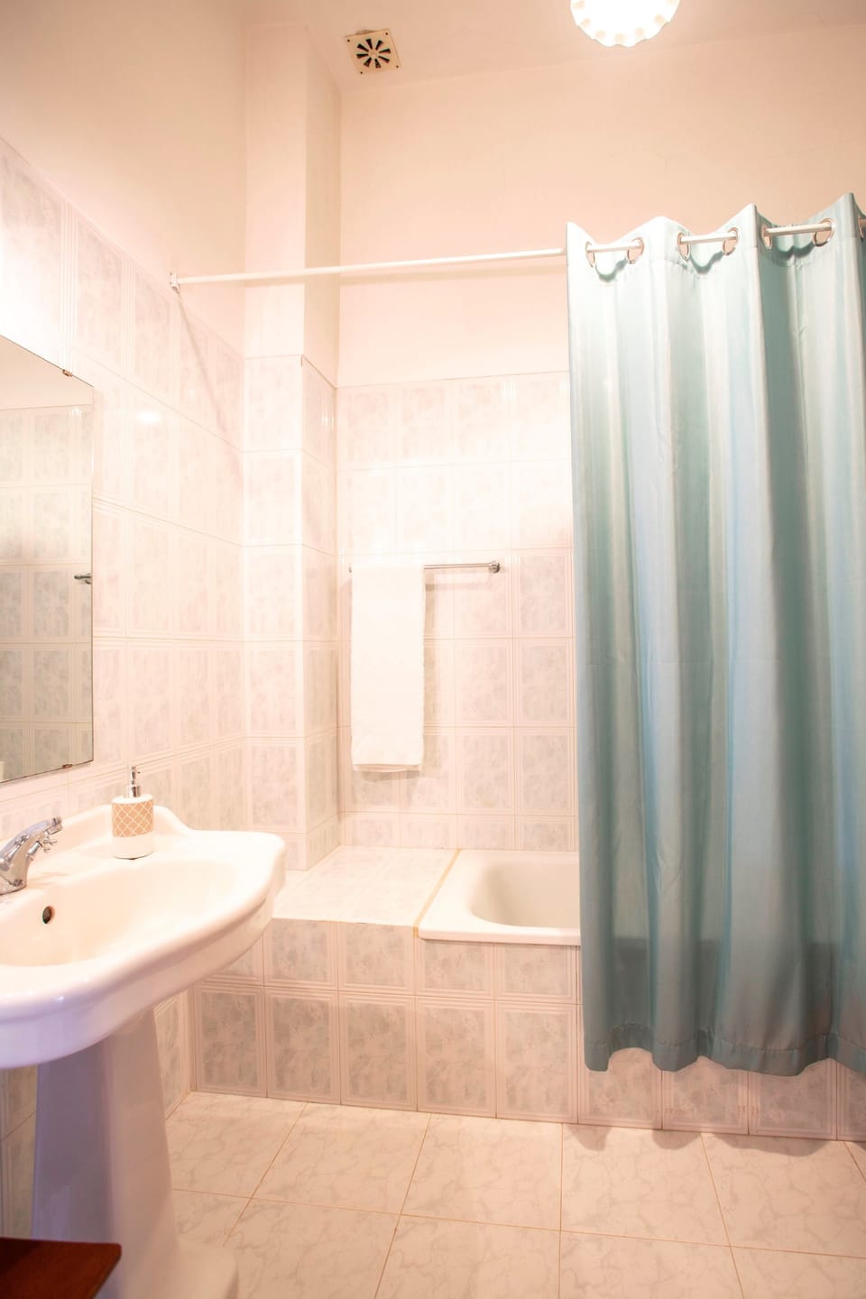 Standard Room | Bathroom | Free toiletries, bidet, towels