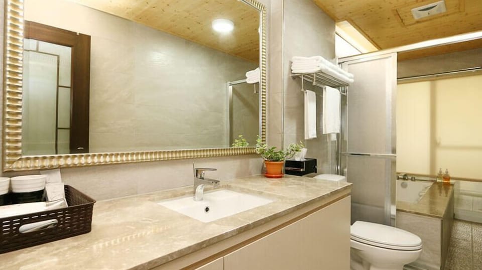 Family Room | Bathroom | Free toiletries, hair dryer, slippers, towels