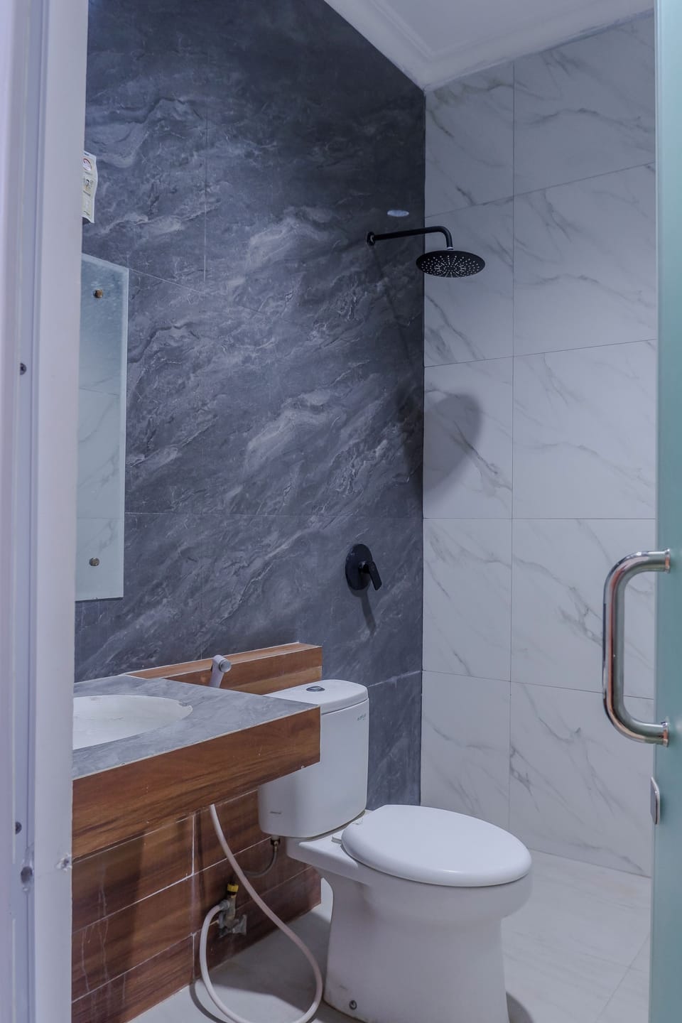 Superior Room | Bathroom | Shower, free toiletries, towels