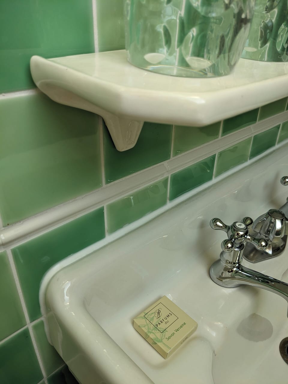 Standard Double Room | Bathroom | Shower, rainfall showerhead, free toiletries, hair dryer