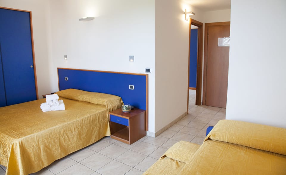 Double Room, Balcony | In-room safe, desk, blackout drapes, soundproofing