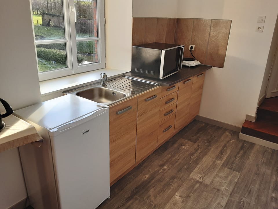 Shared fridge, microwave