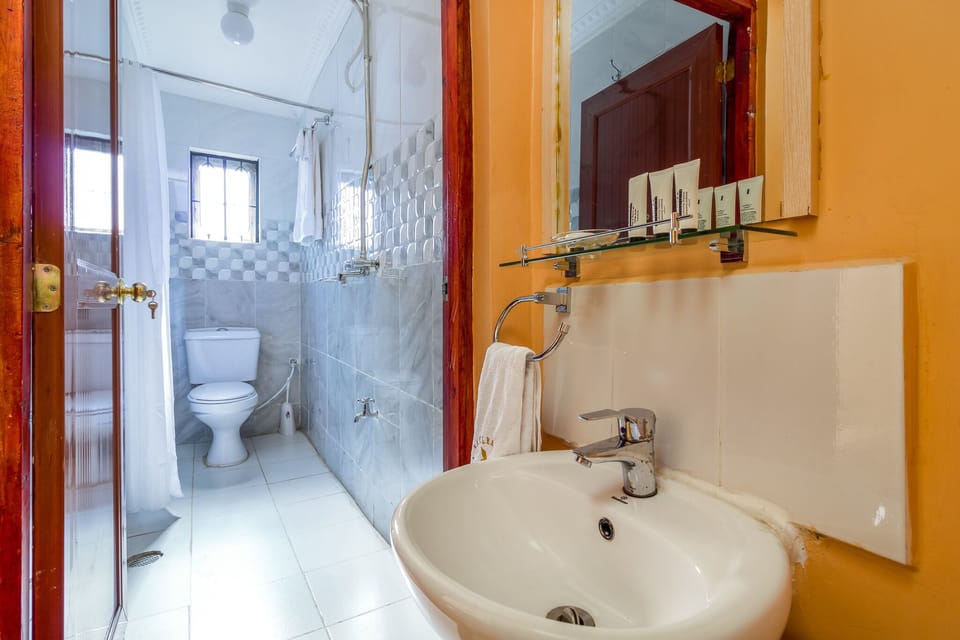 Bathroom sink