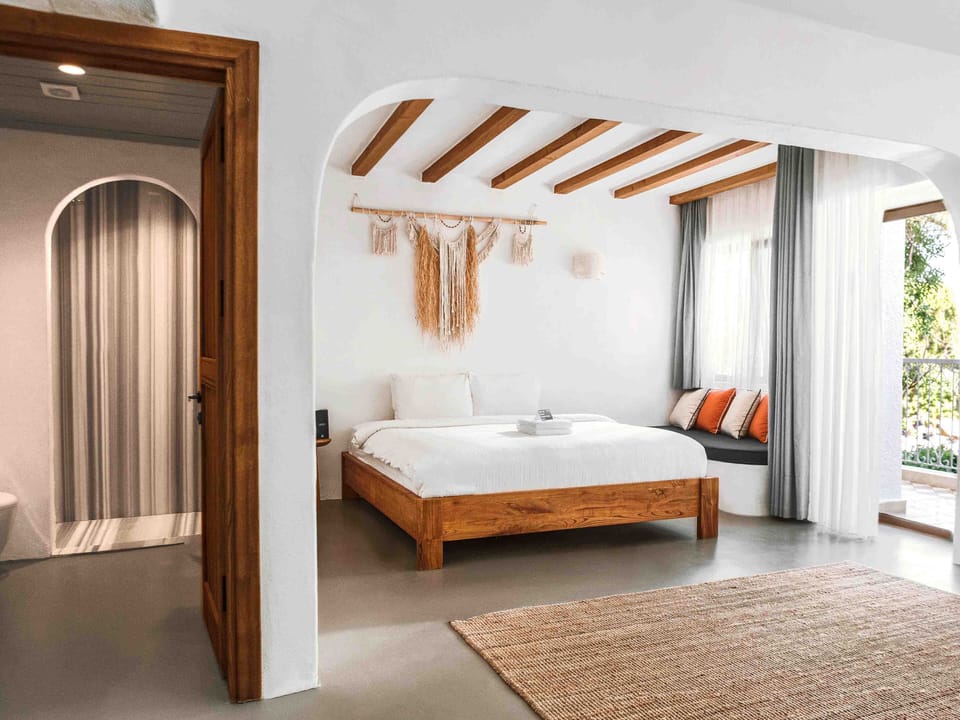 Exclusive Room, Pool View | Premium bedding, Tempur-Pedic beds, minibar, in-room safe