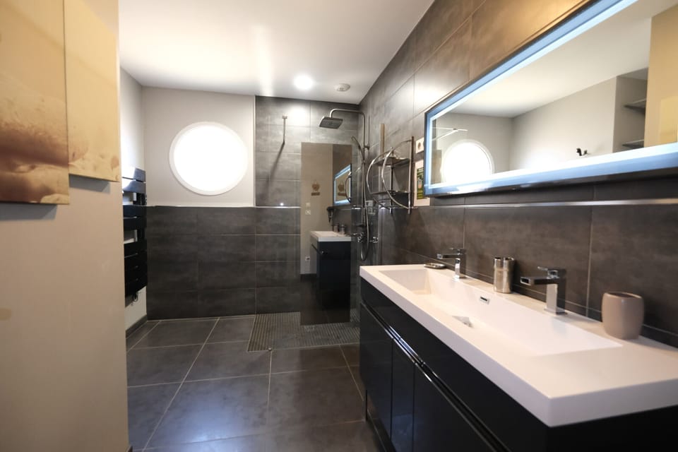 AUREILLE vacation rental, comfortable villa to rent 1 bathroom for 4 people. Online reservation with Plaisirs & Maisons de Provence