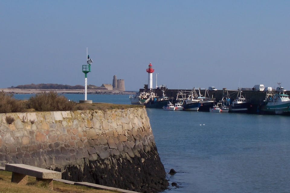 Little  fisherman house 300  meters to the sea... House in Saint-Vaast-la-Hougue