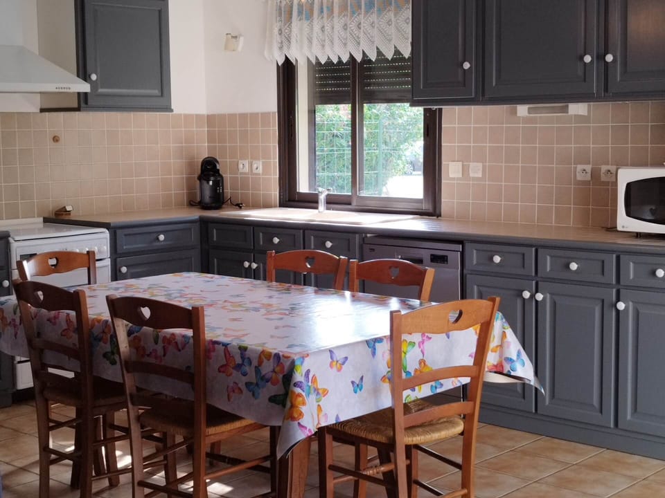 Château Villemagne gîte 1332 Cuisine