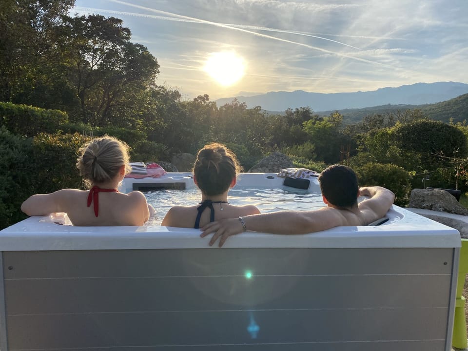 Outdoor spa tub