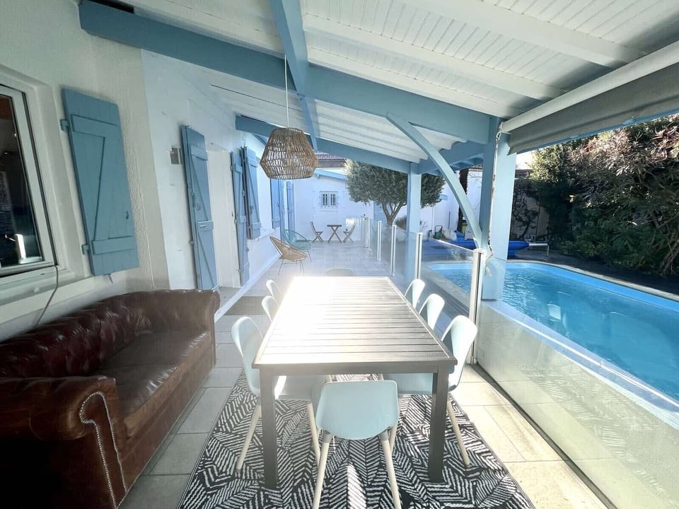 Enjoy all the equipments for perfect outdoor time! We also have a barbecue