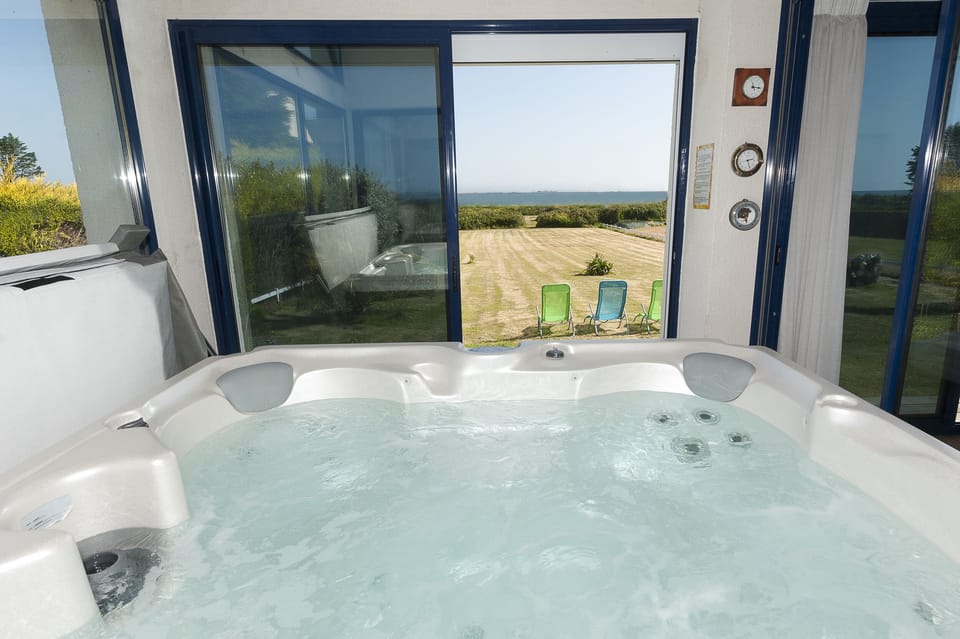Indoor spa tub