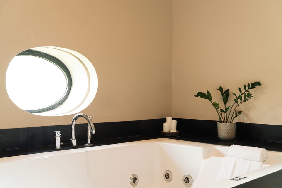Suite, 1 King Bed | Minibar, in-room safe, desk, blackout drapes