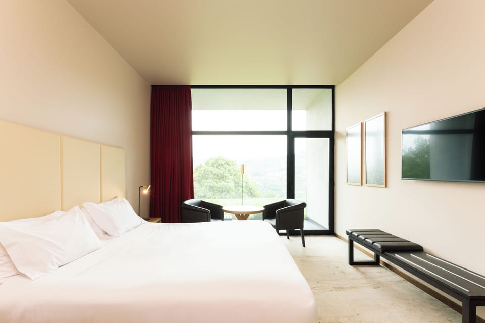 Double Room, Garden View | Minibar, in-room safe, desk, blackout drapes