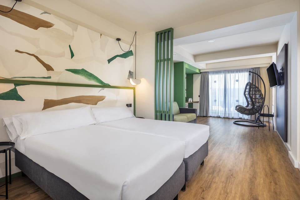 Double Room | Minibar, in-room safe, desk, iron/ironing board (on request)