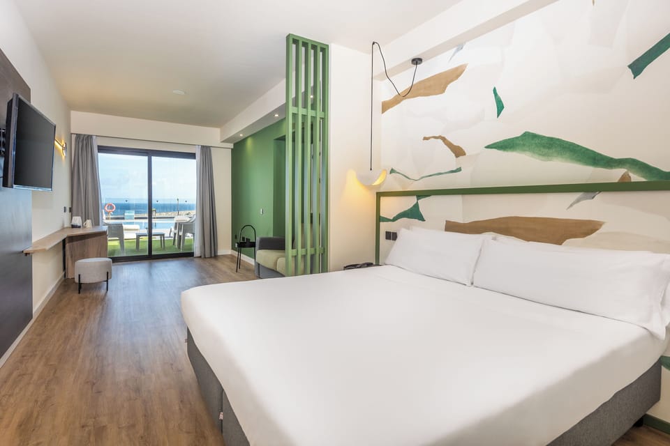 Double Room, Terrace, Pool View | Minibar, in-room safe, desk, iron/ironing board (on request)