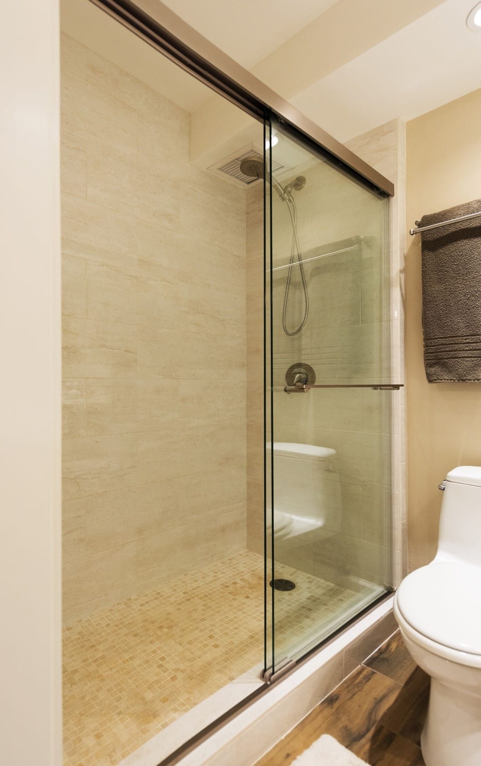 bedroom 1 bathroom full shower
