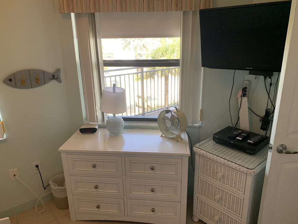 View of other side of 2nd bedroom 