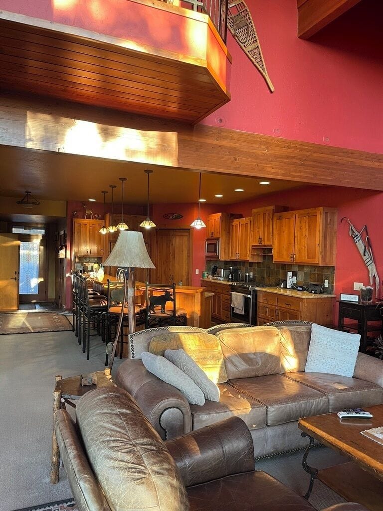 View of kitchen from livingroom
